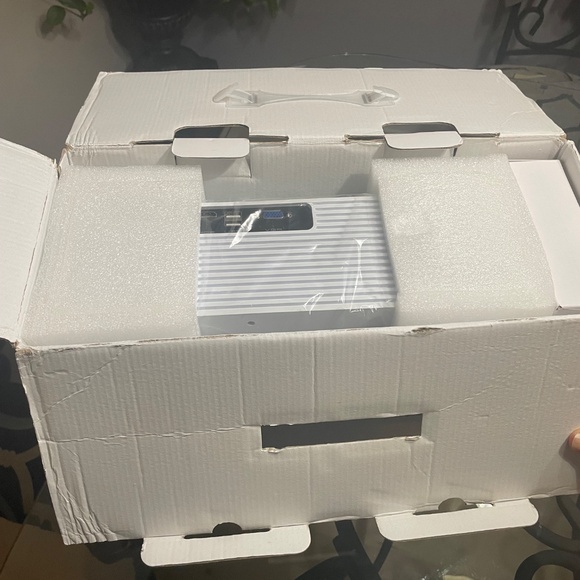 Projector - Picture 7 of 7